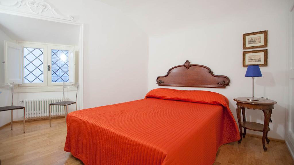 City Center Apartment Рим Номер фото
