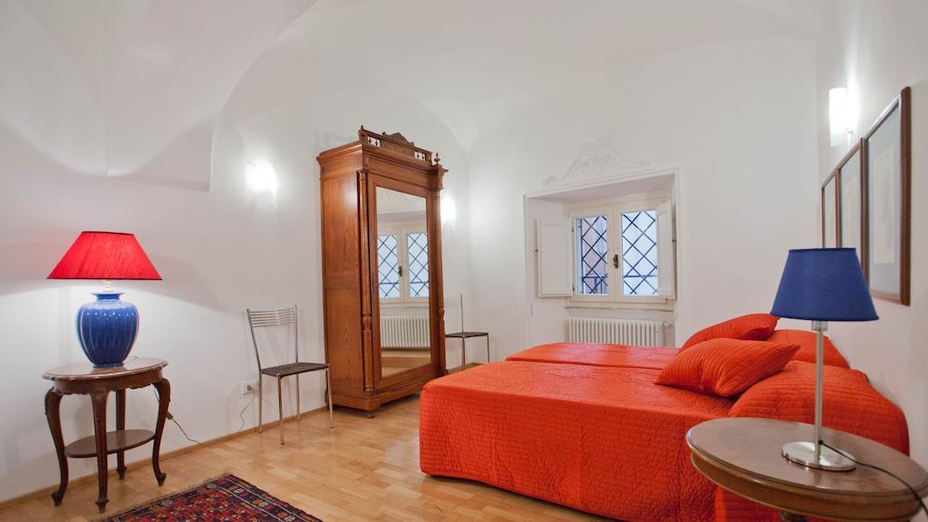 City Center Apartment Рим Номер фото